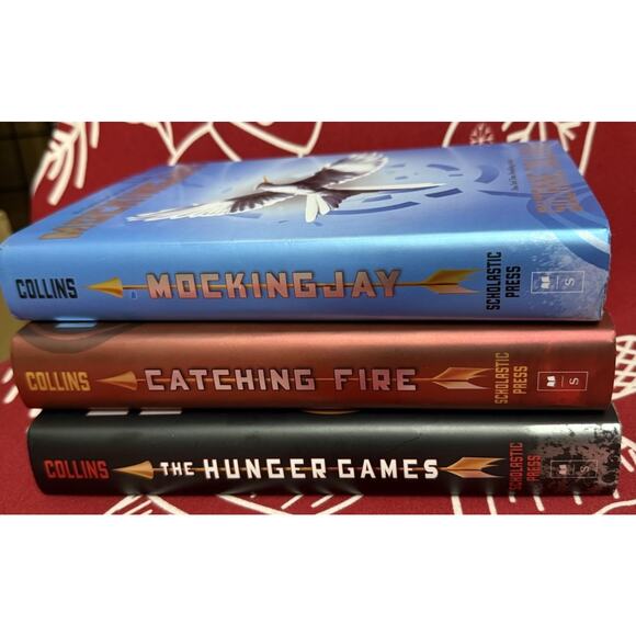 The Hunger Games Trilogy Set by Suzanne Collins Hardbound Hardback Book - Picture 4 of 6